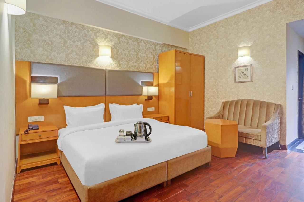 Oyo Townhouse 934 L'Elegant Hotel & Banquetby Ace Manor Gáziábád Kültér fotó