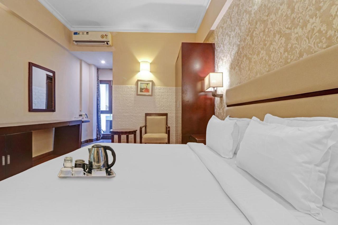 Oyo Townhouse 934 L'Elegant Hotel & Banquetby Ace Manor Gáziábád Kültér fotó