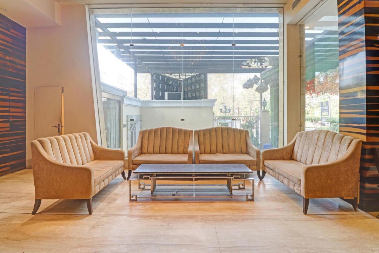 Oyo Townhouse 934 L'Elegant Hotel & Banquetby Ace Manor Gáziábád Kültér fotó