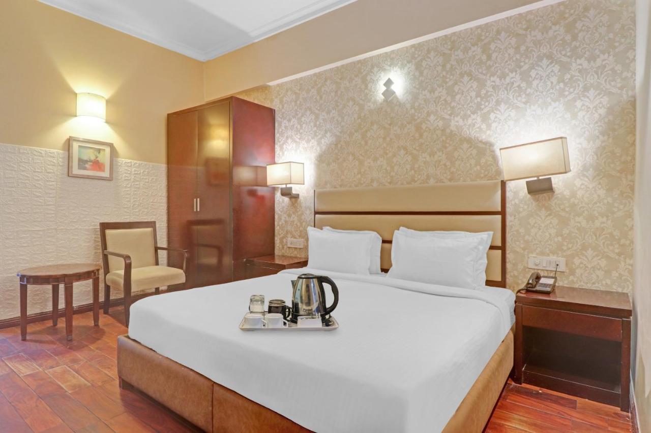 Oyo Townhouse 934 L'Elegant Hotel & Banquetby Ace Manor Gáziábád Kültér fotó