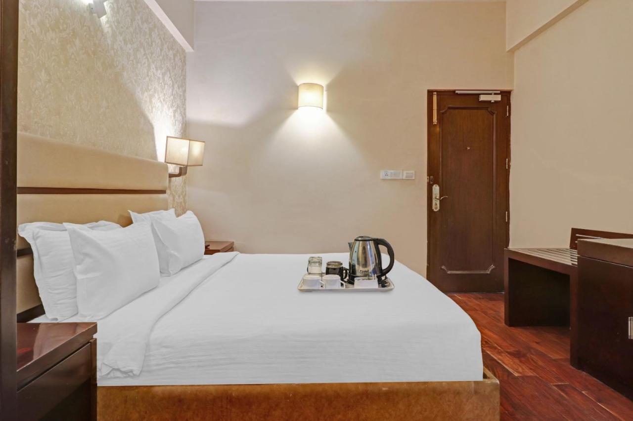 Oyo Townhouse 934 L'Elegant Hotel & Banquetby Ace Manor Gáziábád Kültér fotó