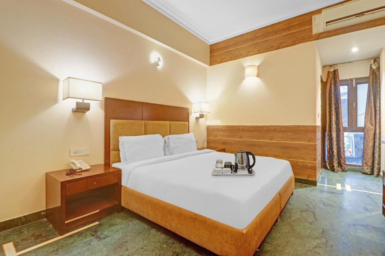 Oyo Townhouse 934 L'Elegant Hotel & Banquetby Ace Manor Gáziábád Kültér fotó