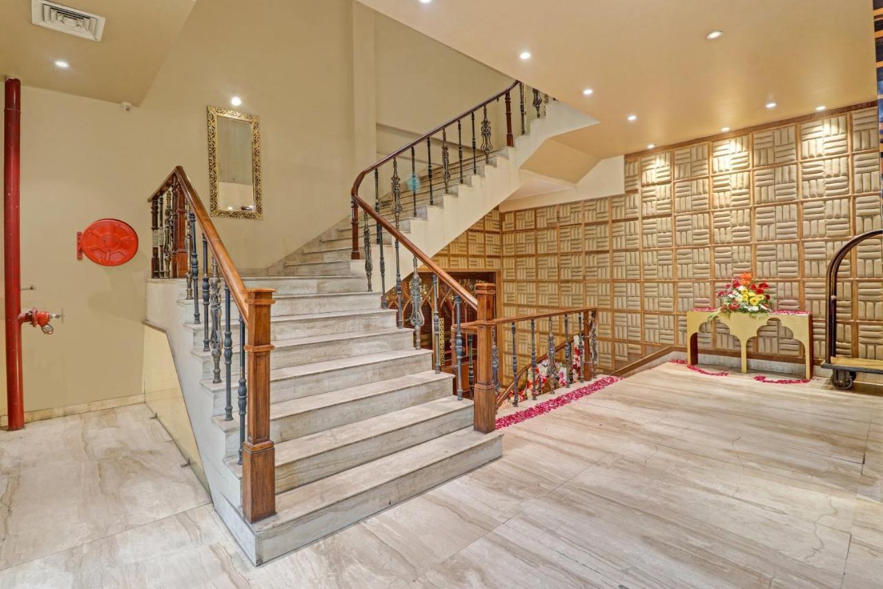 Oyo Townhouse 934 L'Elegant Hotel & Banquetby Ace Manor Gáziábád Kültér fotó