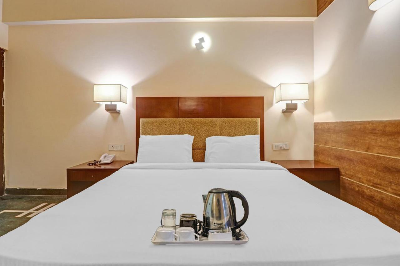 Oyo Townhouse 934 L'Elegant Hotel & Banquetby Ace Manor Gáziábád Kültér fotó