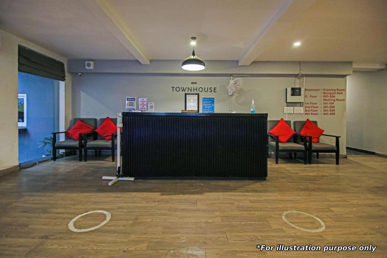 Oyo Townhouse 934 L'Elegant Hotel & Banquetby Ace Manor Gáziábád Kültér fotó